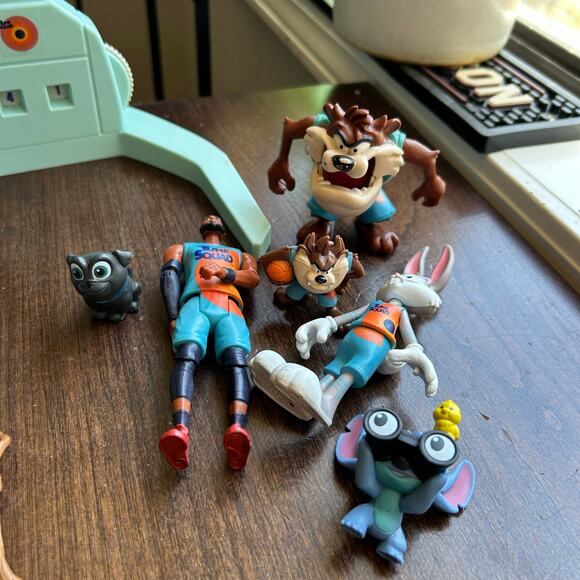 Action figures hoop playset from the Space Jam A New Legacy movie and more - Picture 5 of 6